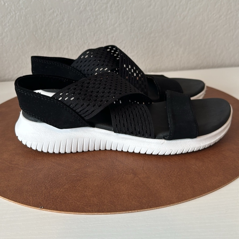 Sketchers Yoga Foam Slip ons